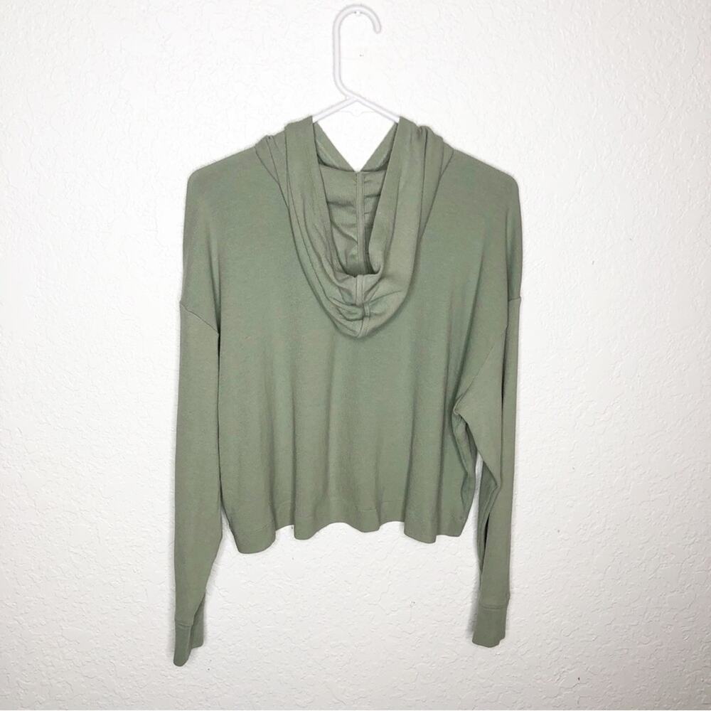 Athleta‎ light sage green ribbed knit hooded cropped top size Medium - Picture 14 of 14